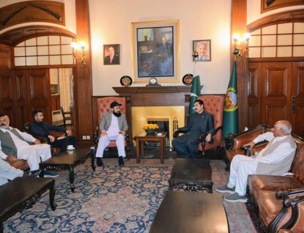 Meeting of the IUSM Rector with the Governor of Khyber Pakhtunkhwa